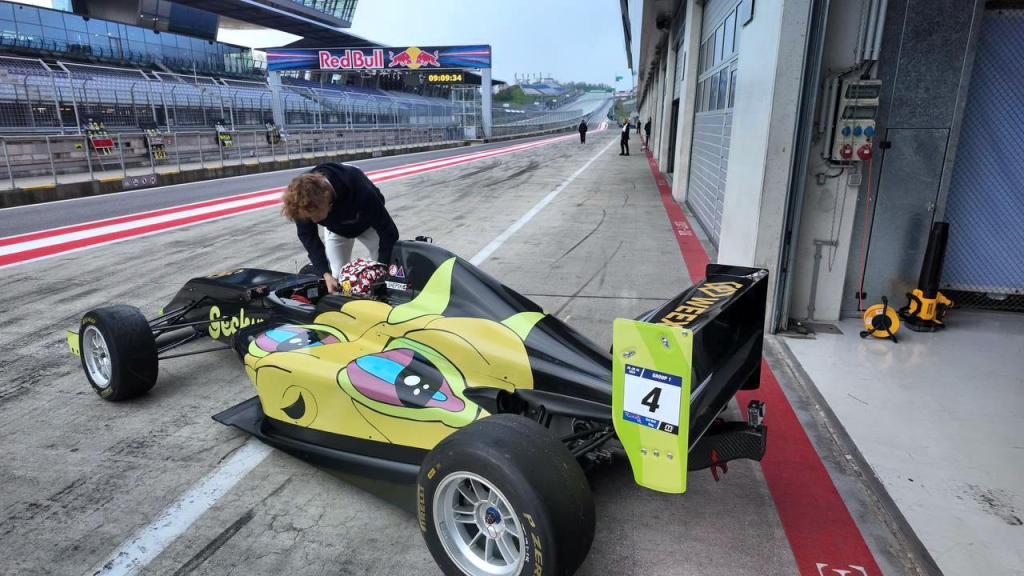 Gecky and WEEX  Formula 4 Racing Team 